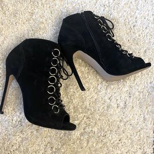 Steve Madden Black Suede Bootie - sz 8